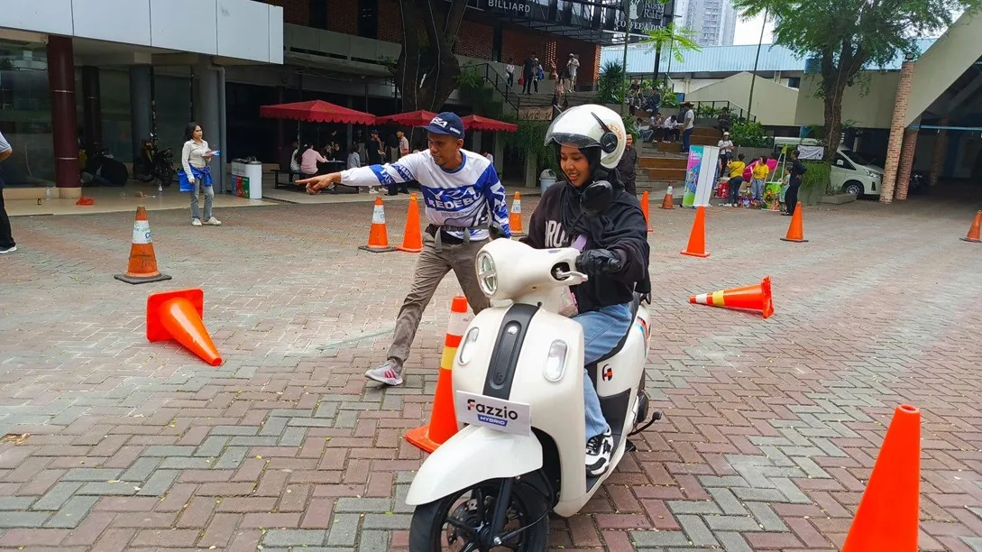 Test Drive Yamaha Fazzio Hybrid di Kapanlagi Pensi 2025.