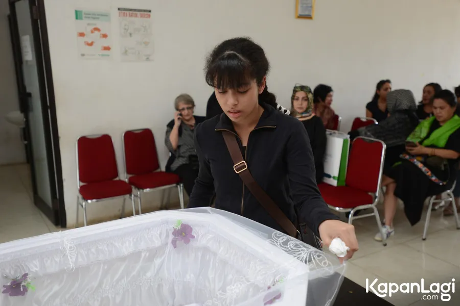Aurelia Callista Carilla menyesal karena tak sempat bicara untuk terakhir kalinya dengan ibunda sebelum meninggal. ©KapanLagi.com/Bayu Herdianto