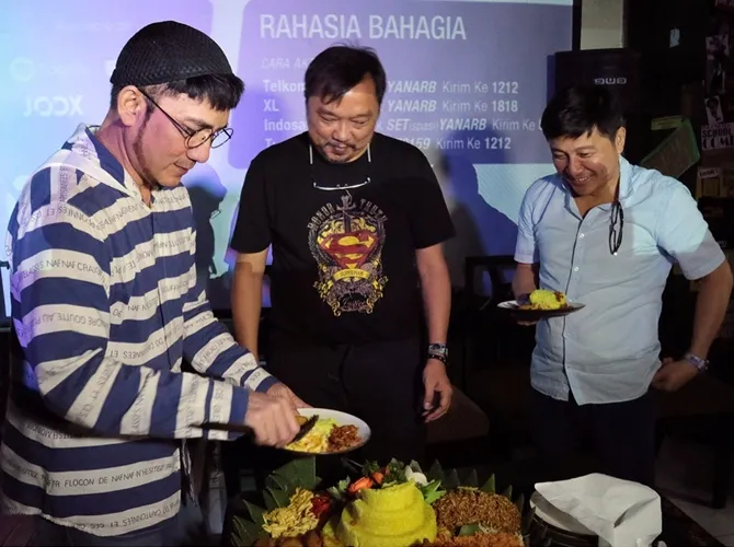 Yana Julio mengadakan syukuran atas rilis singlenya. © KapanLagi.com/Akrom Sukarya