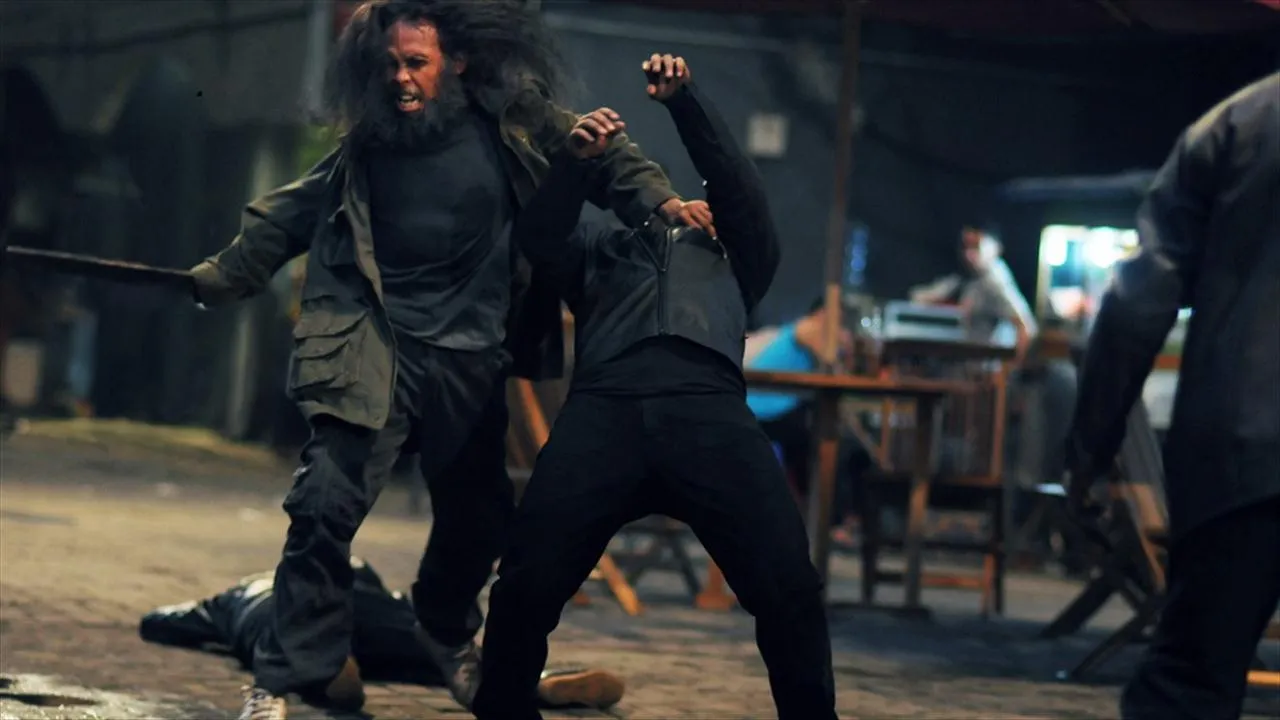 Aksi sang aktor dalam THE RAID 2: BERANDAL.