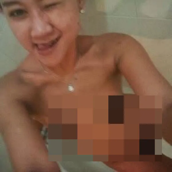 Foto bugil mirip Yenny. ©istimewa