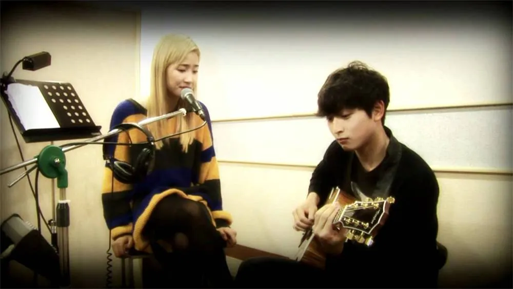 Yenny dan Jinwoon mengakhiri hubungan setelah tiga tahun pacaran. ©allkpop.com