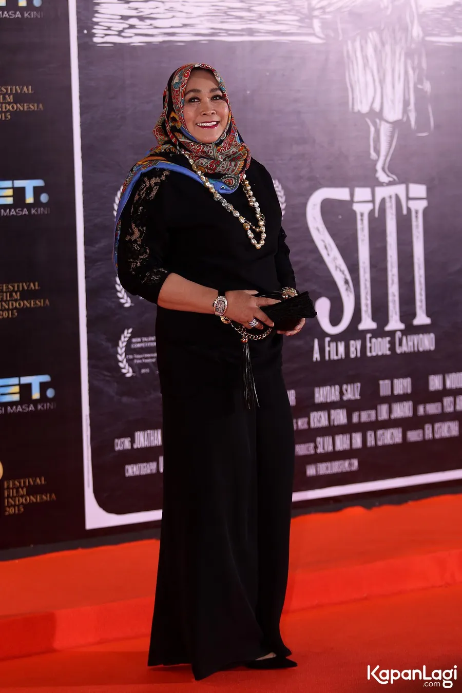Yenny Rahman berbagi rezeki dengan anak yatim dan mereka yang membutuhkan di bulan Ramadan. ©KapanLagi.com
