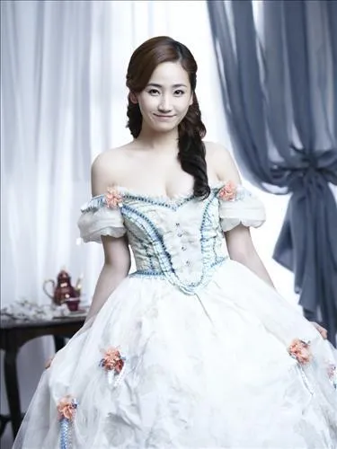 Yenny Wonder Girls tampak cantik sebagai Constance ©allkpop.com