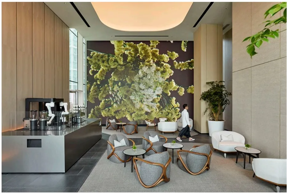 Lukisan Bunga Dinding Karya Seniman Digital Karya Thomas Hilland. Credit: COMO Orchard