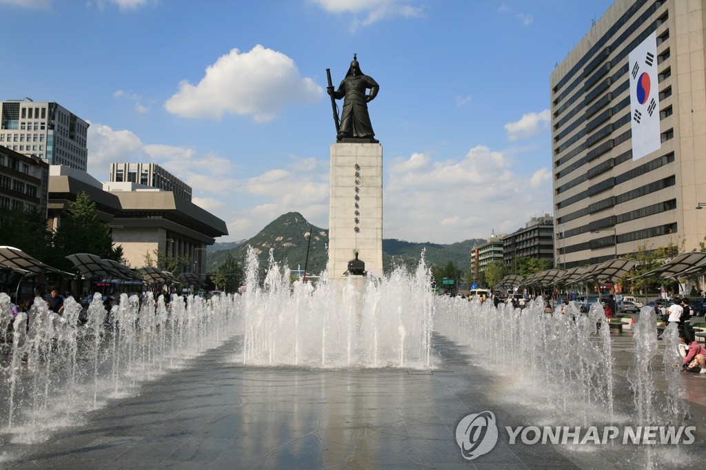 Statue of Admiral Yi Sun Shin in the Gwanghwamun area, Seoul, South Korea. © Yonhap News