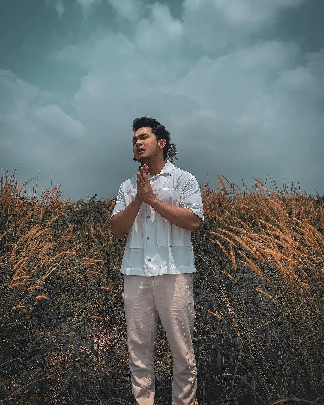 instagram.com/yogie_nandes