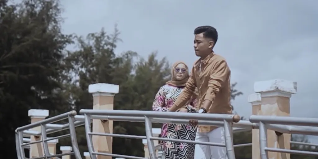Yollanda - Emas Hantaran feat. Arief