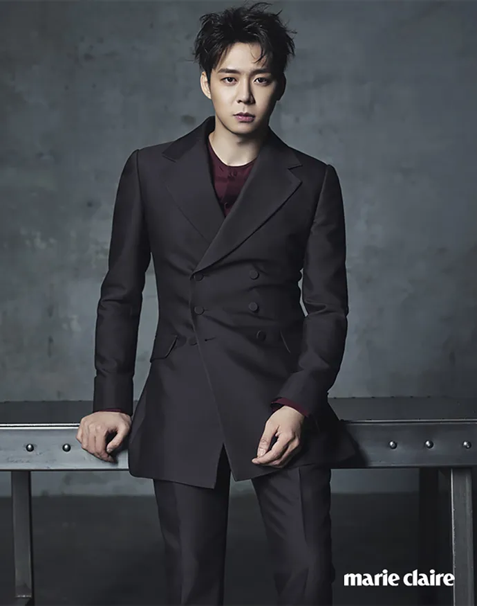 Gugatan pada Yoochun JYJ dicabut, kini sudah kembali menjalani public service. ©Marie Claire