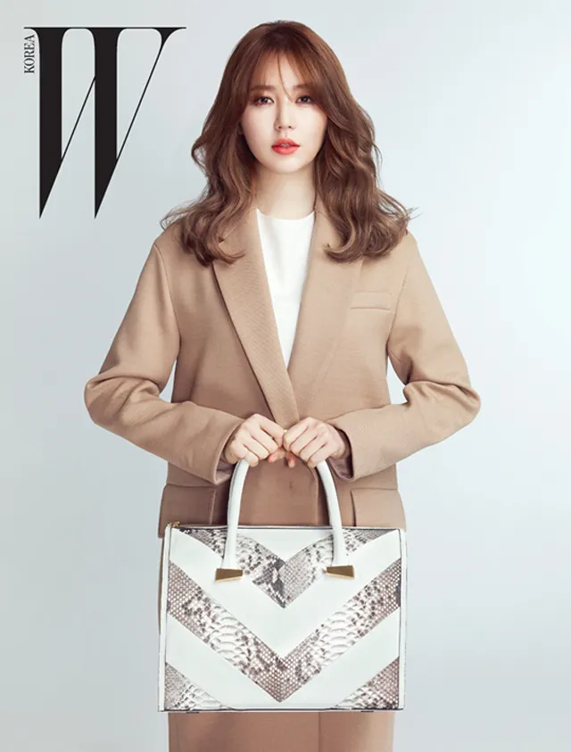 Yoon Eun Hye tampil cantik di majalah W Korea. ©soompi.com