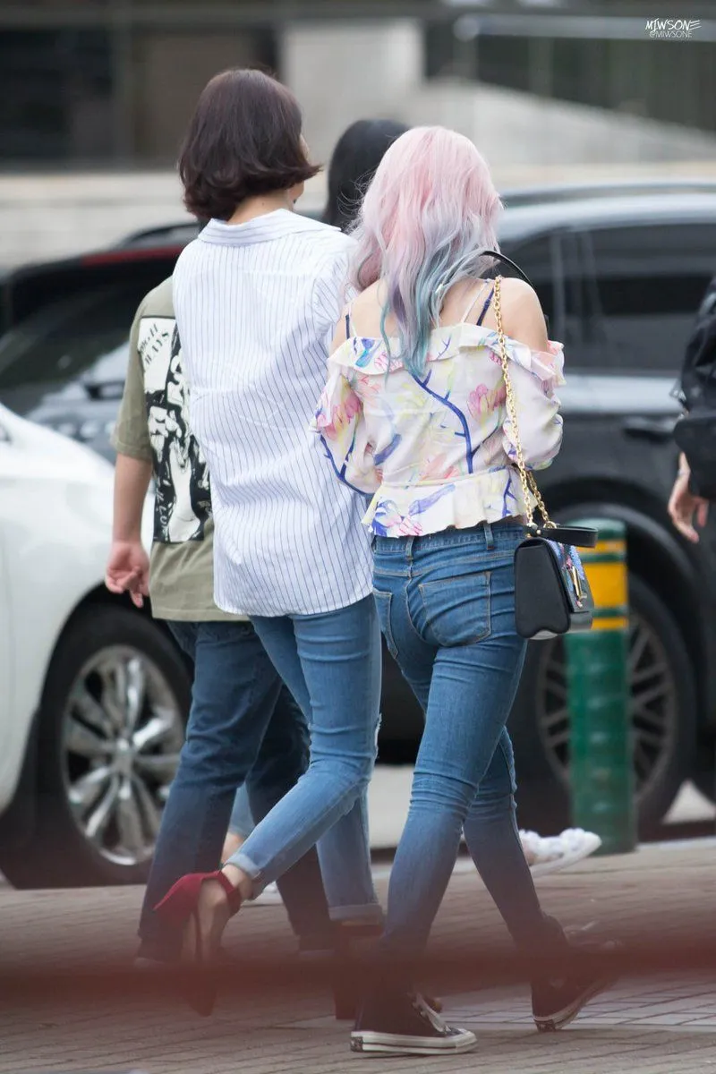 Sudah lama sekali memang Yoona tak memiliki style rambut pendek. © MIWSONE