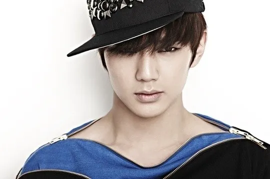 Foto terakhir sebelum wajib militer. Apakah kamu akan merindukan Yoo Seung Ho? ©soompi.com