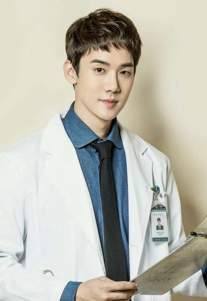 Yoo Yeon Seok makin bersinar berkat Romantic Dotor © SBS