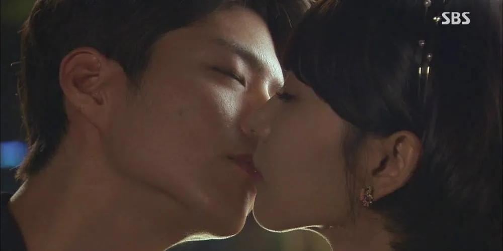 Adegan ciuman Bo Gum dan Yooyoung © SBS