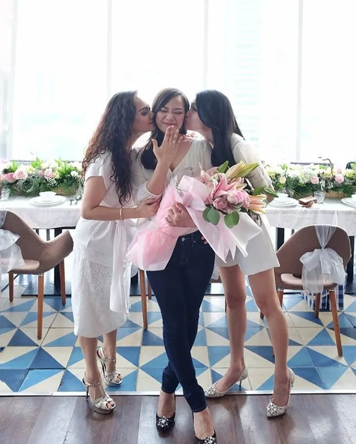 Saking dekatnya, Yuanita dan Sandra memang sudah seperti keluarga © instagram.com/yuanitachrist