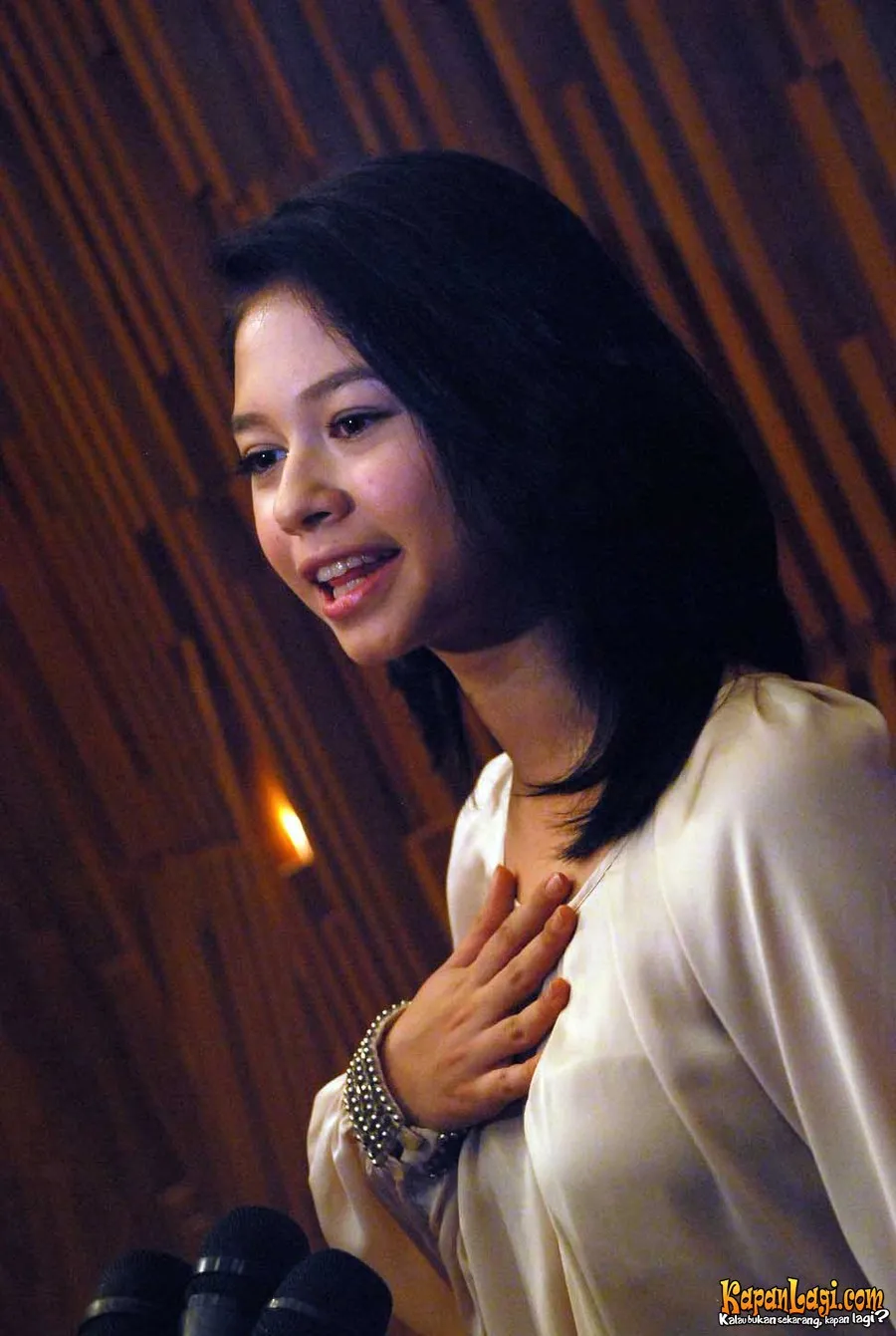 Yuki sempat terpikir jika AirAsia menembus dimensi lain sehingga sulit ditemukan. ©KapanLagi.com®