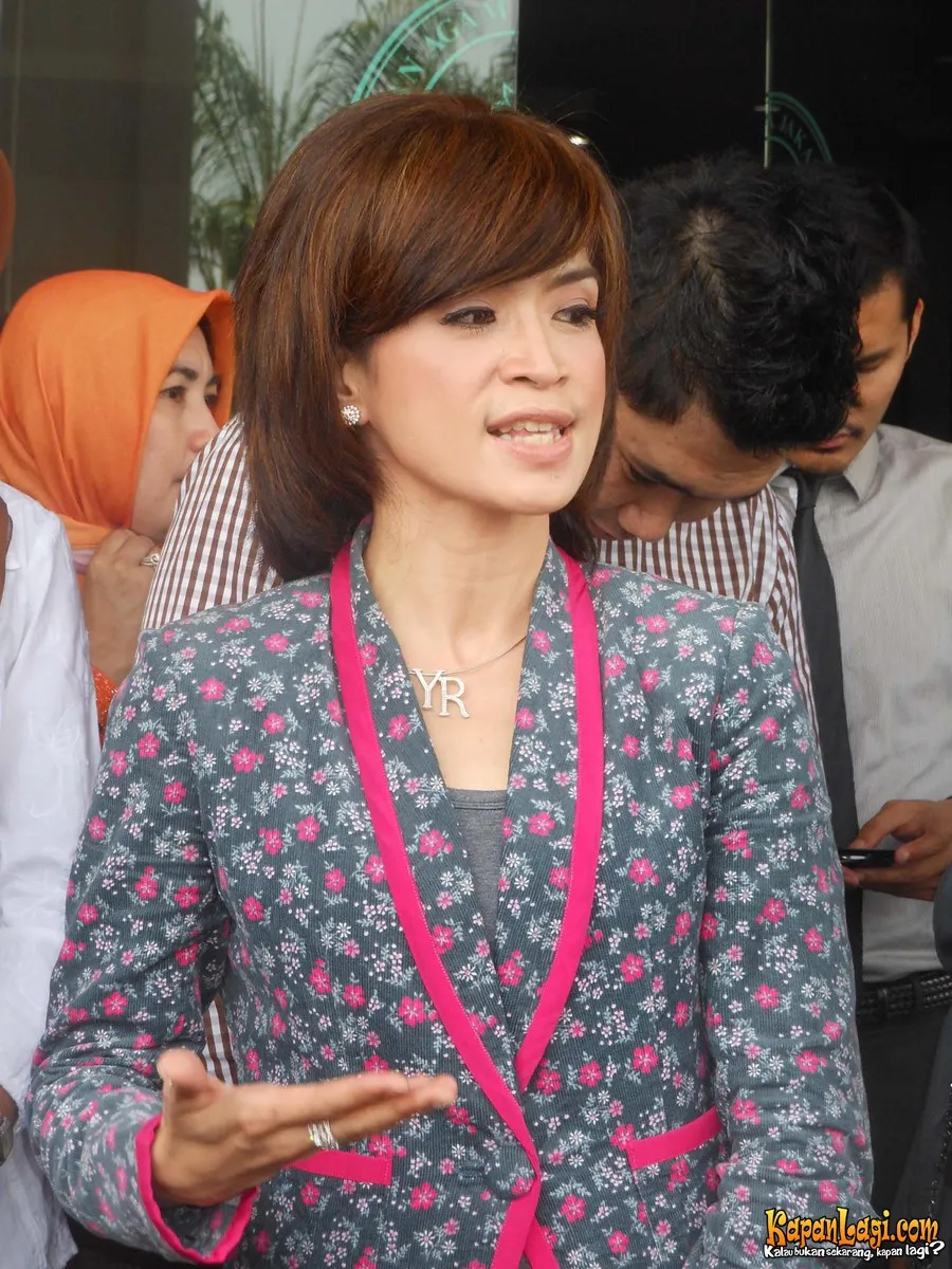 Yulia merasa pembahasan dalam sidang ini kurang tepat, karena seharusnya fokus pada harta gono-gini dan hak asuh anak Demian dan Yulia Rachman