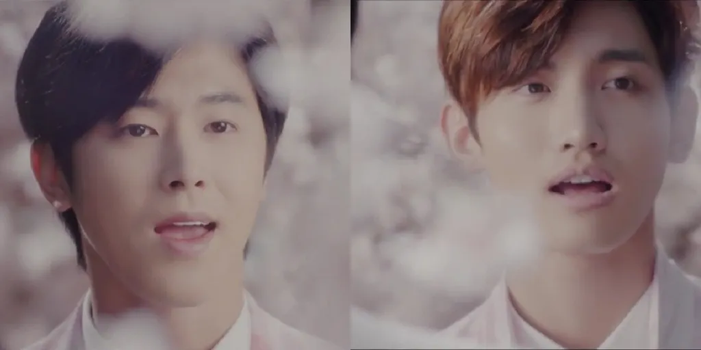 Yunho dan Changmin dalam MV Sakuramichi © YouTube