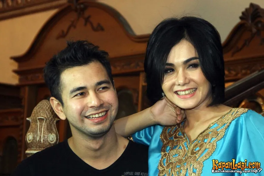 Kendati cinta itu telah kandas, mereka berdua ingin tetap berhubungan baik