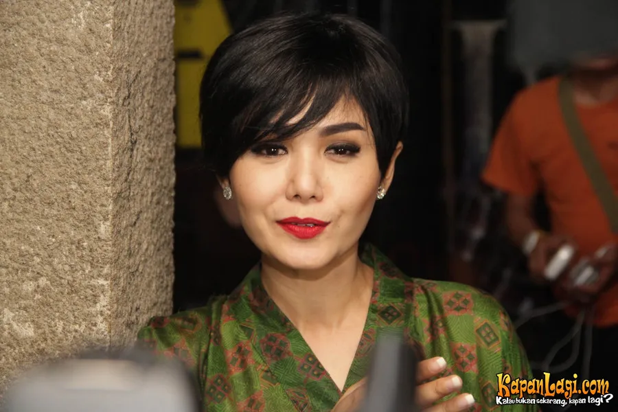 Yuni Shara hingga saat ini belum menemukan imamnya. 