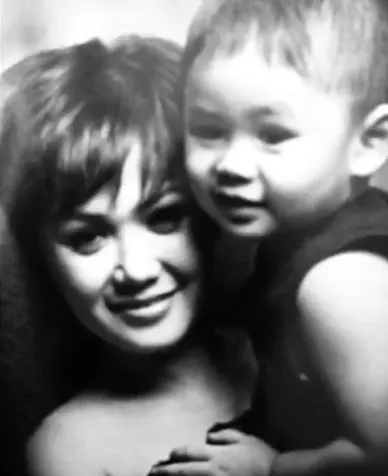 Yuni Shara dan Cello © Instagram/yunishara36