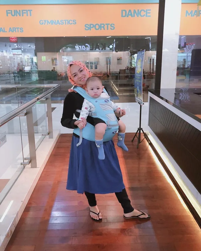 Yunita bersama anak kedua (credit: instagram.com/lee_yunita)