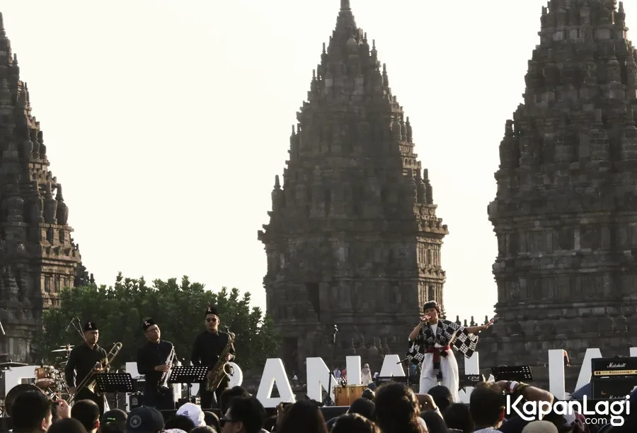 Yura ikut ramaikan suasana Indihome Prambanan Jazz Festival 2017 © KapanLagi.com®/Mathias Purwanto