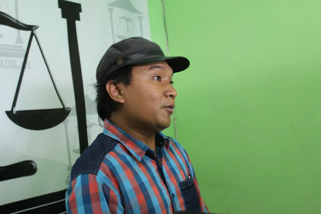 Tidak meminta materi, sebagai penulis novel Yusri minta pengakuan dari Glenn Fredly yang menggarap film SURAT DARI PRAHA. ©KapanLagi.com/Darmadi Sasongko