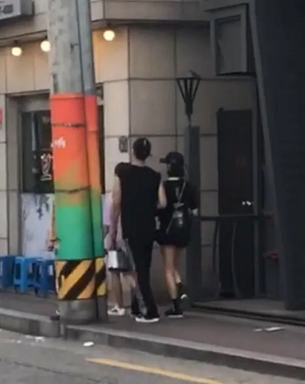 Yuto dan Yeeun hanya berteman sejak trainee © allkpop.com