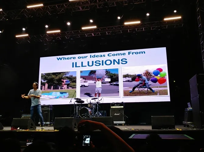 Penonton terpukau dengan penampilan Zach King. © KapanLagi.com/Akbar Prabowo Triyuwono