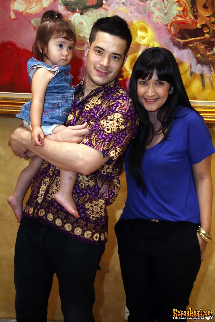 Nafa Urbach memutuskan untuk menggugat cerai Zack Lee setelah 10 tahun berumah tangga © KapanLagi.com®