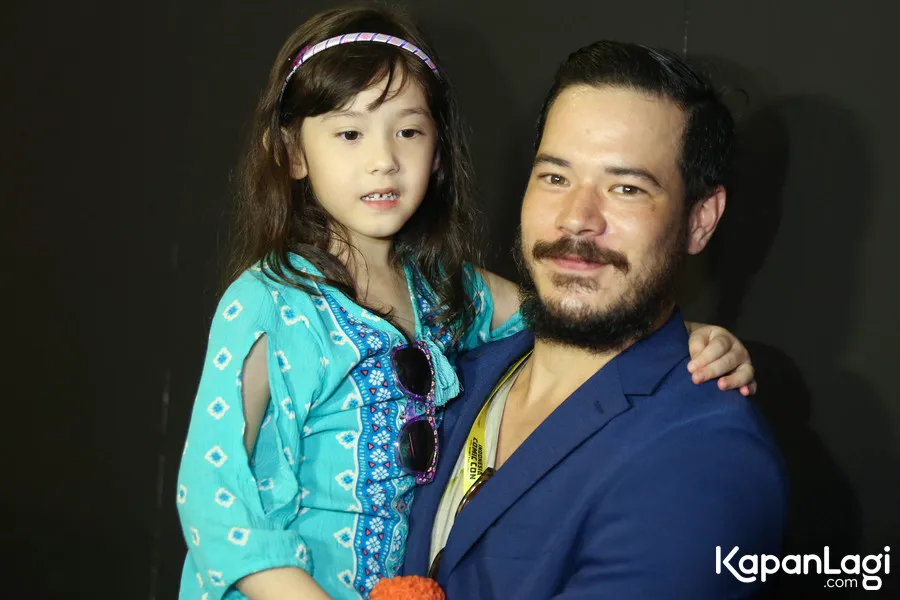 Mikhaela suka mainin jenggot Zack © KapanLagi.com®/Budy Santoso