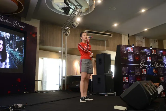 Marsha Zulkarnain menjadi penyanyi paling muda yang masuk ke dalam album kompilasi Story of a Broken Heart © KapanLagi.com/Bayu Herdianto