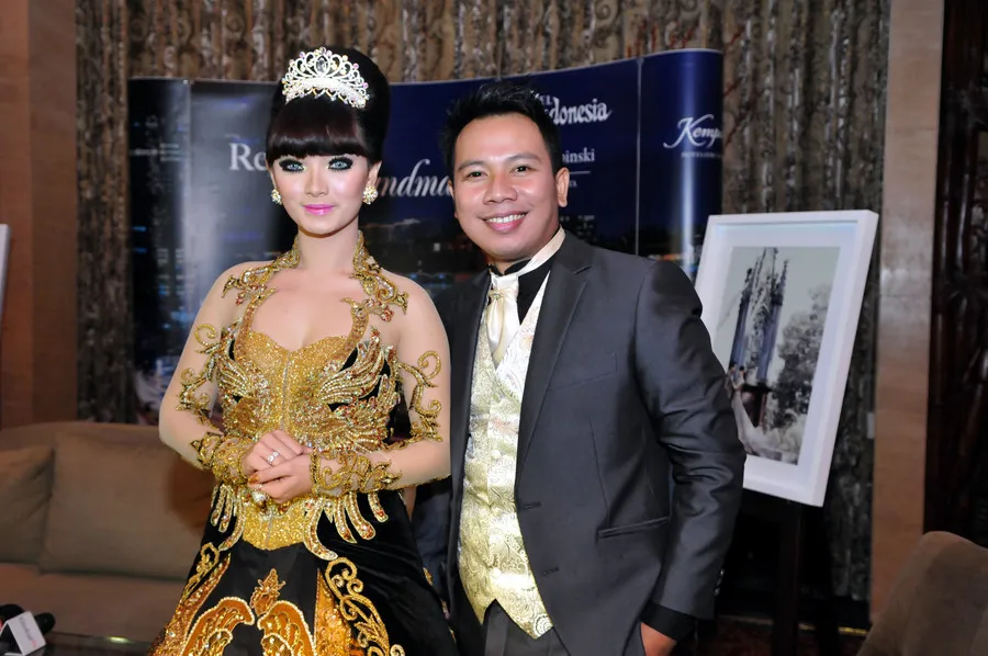 Zaskia Shinta dan sang tunangan, Vicky Prasetyo