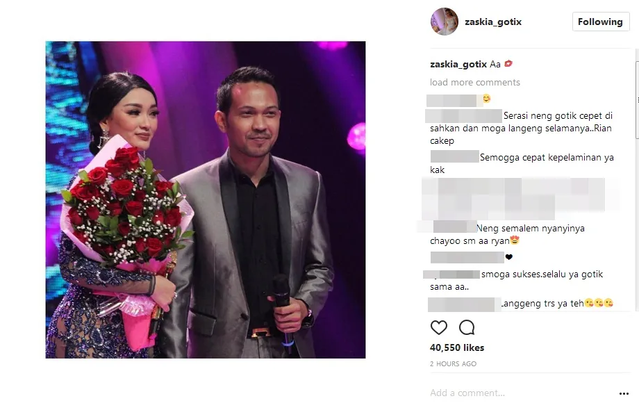 Zaskia dilamar Arief di atas panggung ©instagram/zaskia.gotix