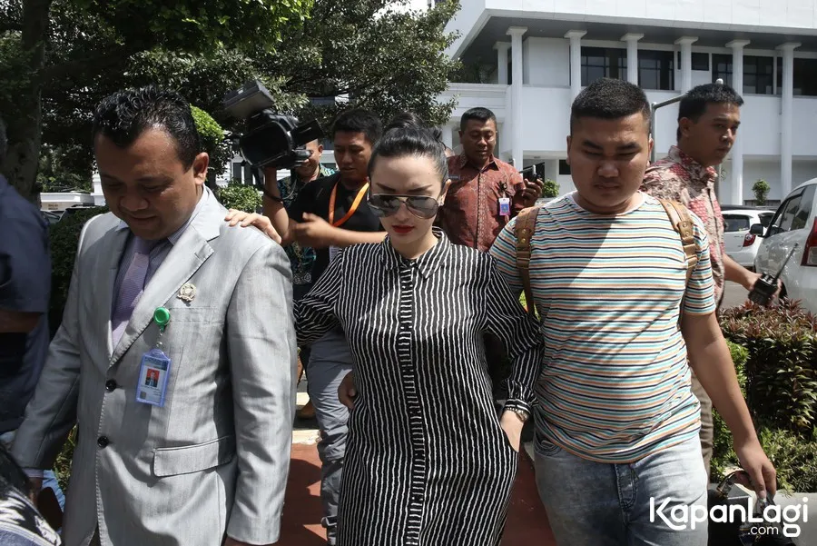 Diakui sang pengacara, Zaskia Gotik hanya ingin melakukan bela negara © KapanLagi.com®/ Muhammad Akrom Sukarya