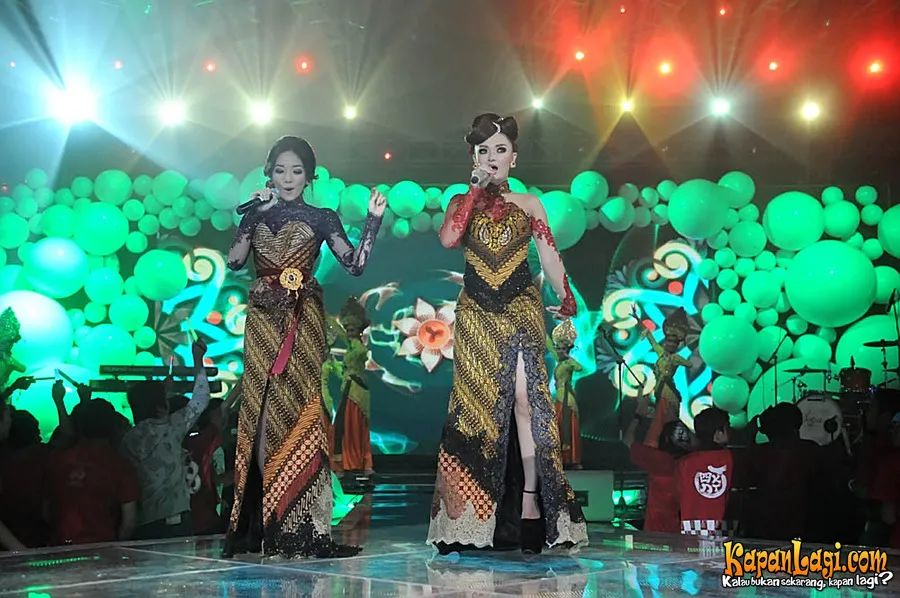 Zaskia Gotik masih punya hutang.