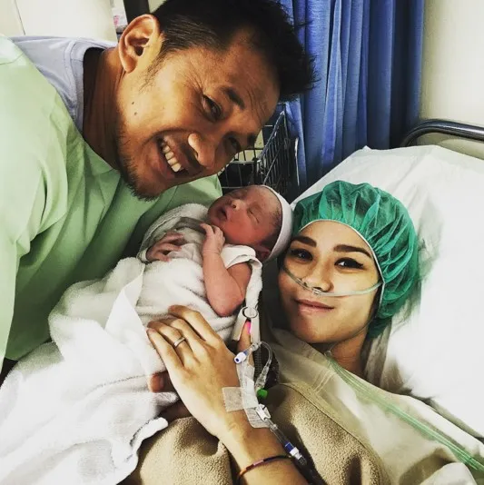 Selamat atas kelahiran putranya ya Zaskia dan Hanung! ;) © instagram.com/hanungbramantyo