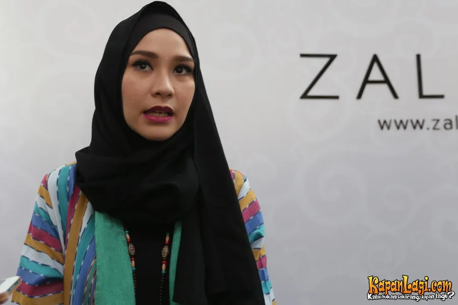 Zaskia ingin lebih dekat dengan Hanung © KapanLagi.com®/Budy Santoso