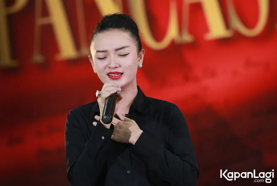 Zaskia Gotik akan belajar lagi tentang pancasila  © KapanLagi.com®/Agus Apriyanto