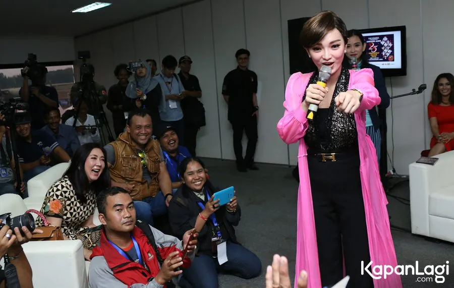 Zaskia Gotik salah saat lantunkan sila keempat © KapanLagi.com®/Agus Apriyanto