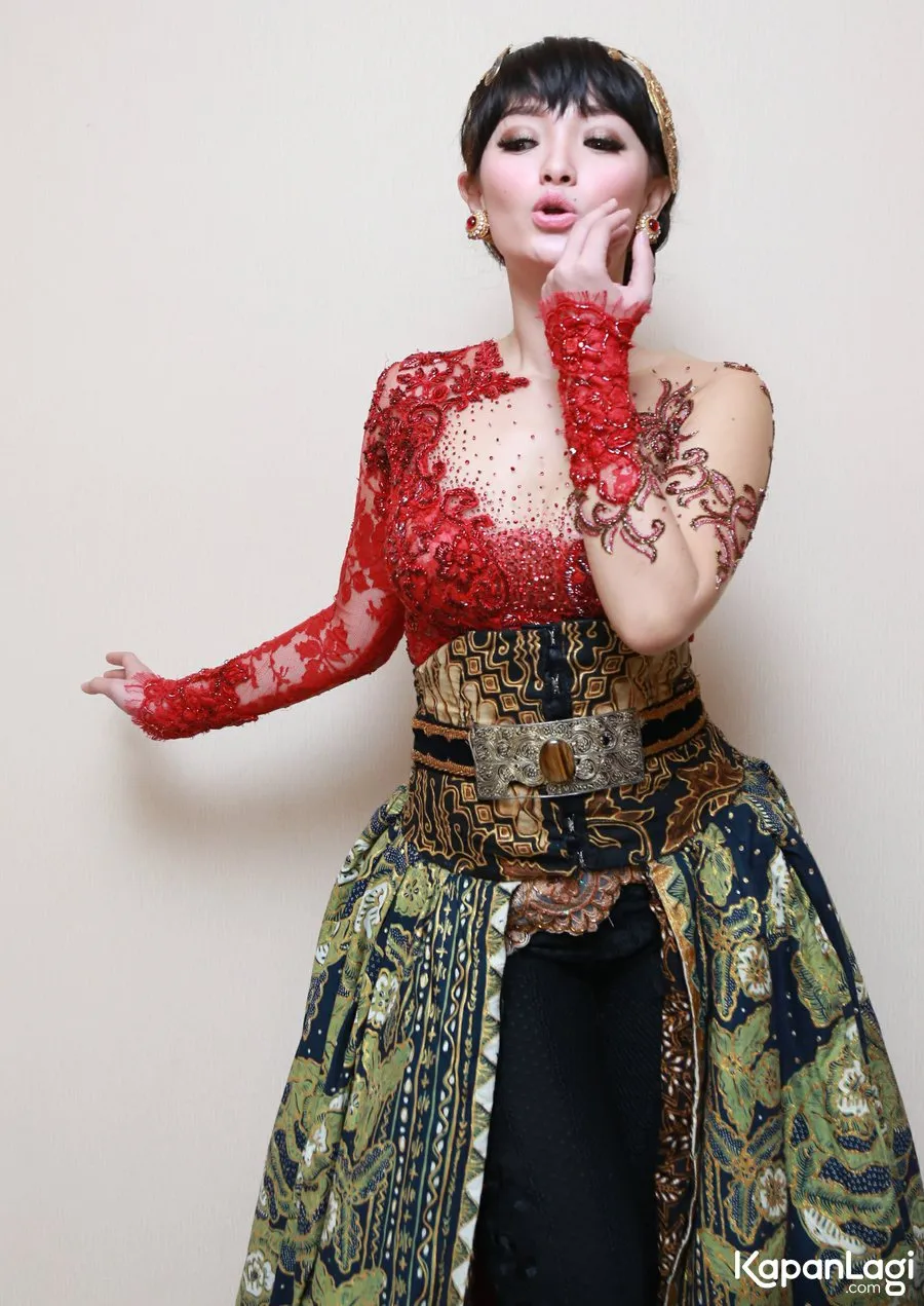 Zaskia Gotik ditanya soal perseteruan Jupe dan Nikita © KapanLagi.com®/Agus Apriyanto