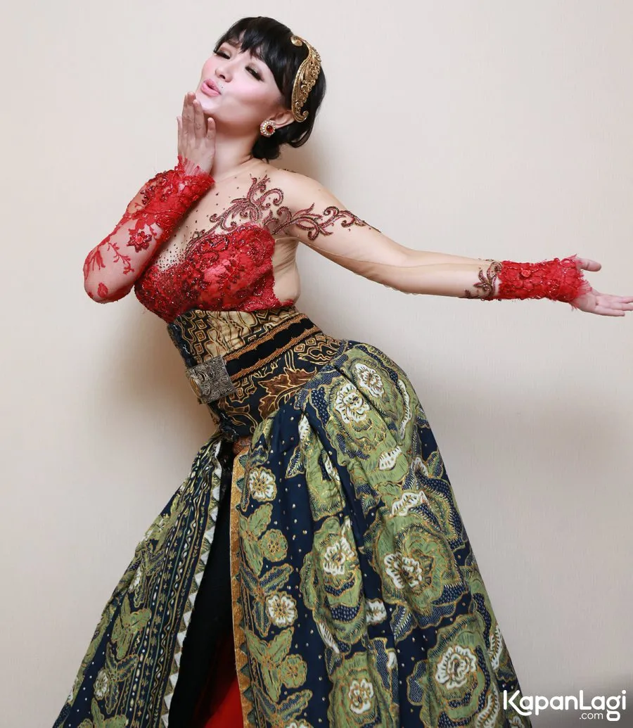 Zaskia Gotik akhirnya kembali satu panggung dengan Trio Cecepy. ©KapanLagi.com/Agus Apriyanto