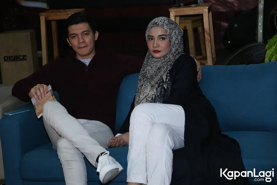 Irwan dan Zaskia saat jumpa pers film HARIM DI TANAH HARAM © KapanLagi.com®/Agus Apriyanto