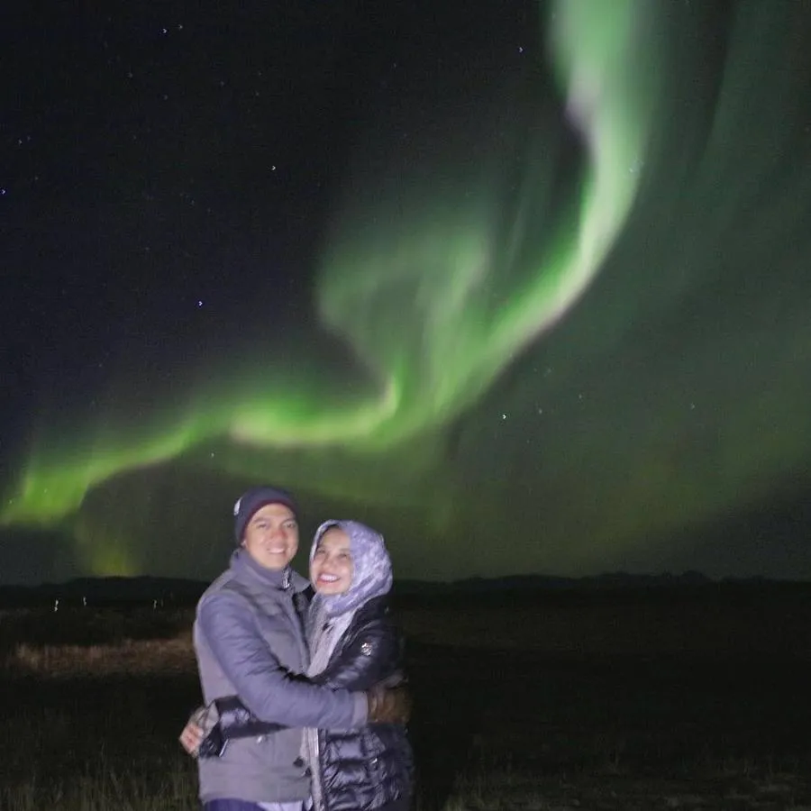 Zaskia dan Irwansyah senang bisa lihat aurora © Instagram.com/zaskiasungkar