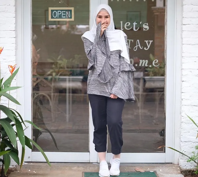 Awalnya, Zaskia mengaku sempat trauma menjalani persalinan caesar. © Instagram/zaskiadyamecca