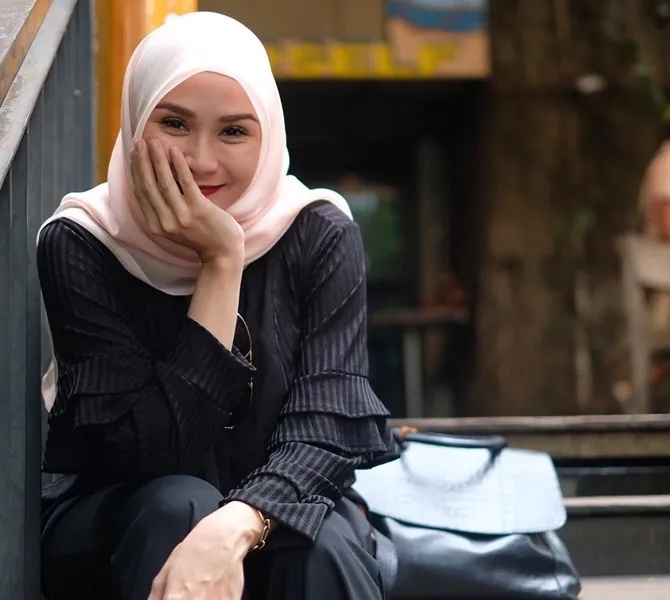 Kini ia hanya berharap bisa menjalani operasi caesar dengan lancar. © Instagram/zaskiadyamecca