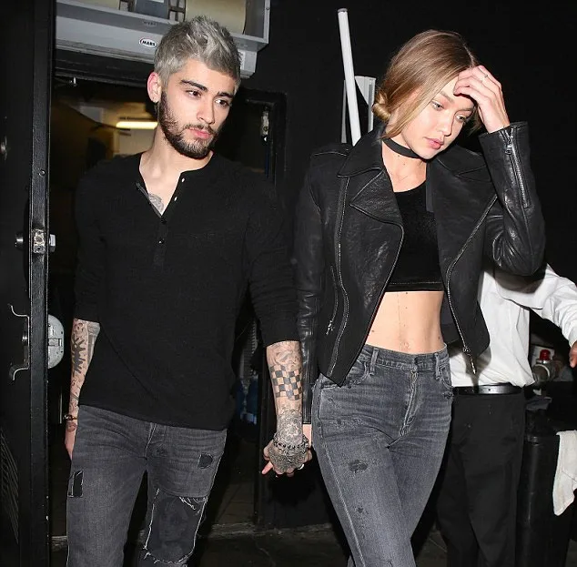 Zayn Malik dan Gigi Hadid pegangan tangan erat © Daily Mail.co.uk