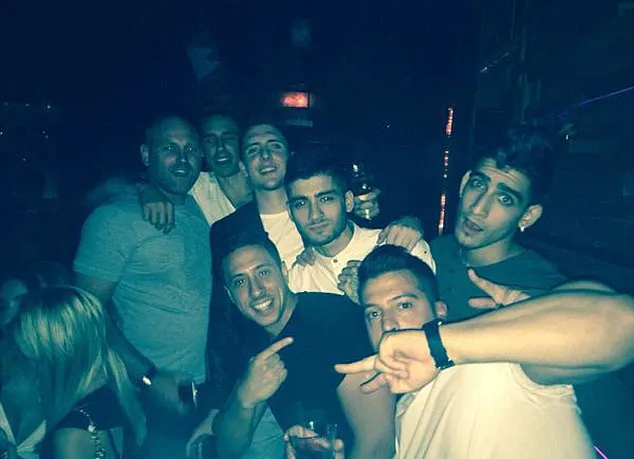 Zayn Malik berpesta bersama teman-temannya © Instagram