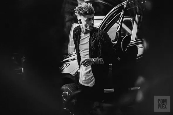 Foto lain Zayn di pemotretan barunya © instagram.com/complex